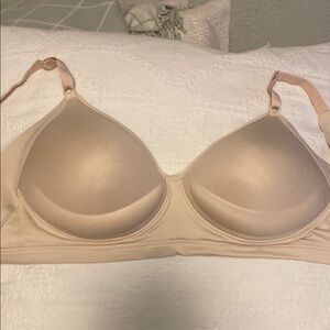 NWOT Warner's Cream Molded Cup Bra Intimates